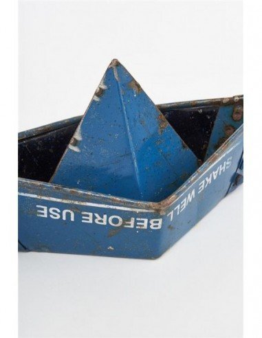 Barco de metal reciclado azulino