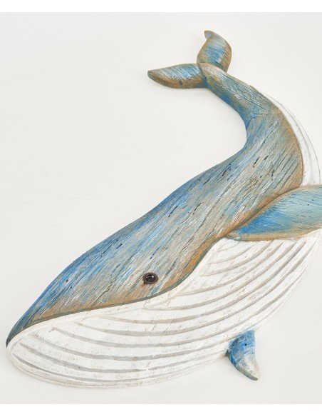 ballena marina tallada en madera