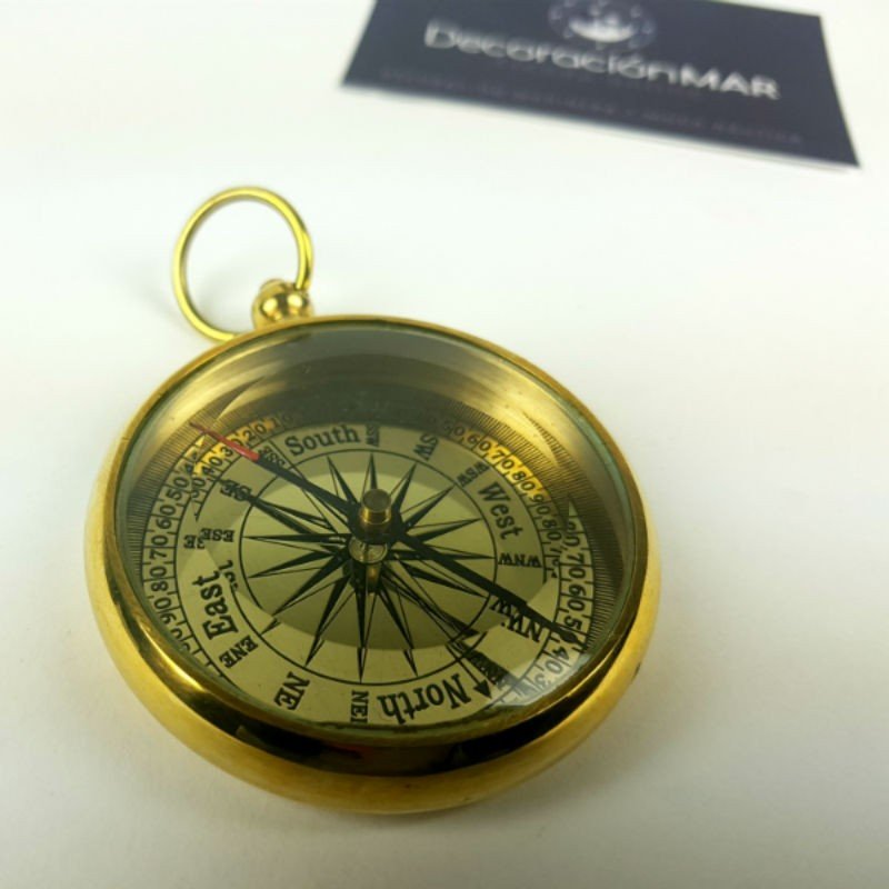 Brújula náutica con inscripción y estuche de cuero  en decoracionmar.com
