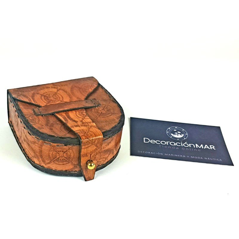 Brújula náutica con estuche de cuero en Decoracionmar.com
