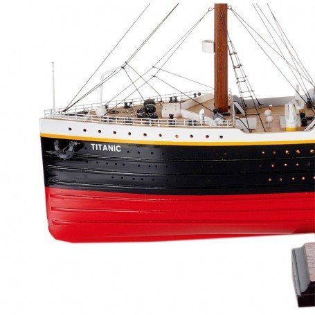 Maqueta de barco Titanic con luz en decoracionmar.com para decoración náutica y marinera