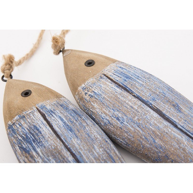 Dos peces madera colgantes