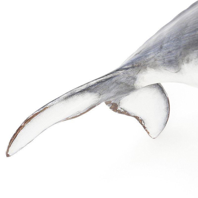 Escultura ballena marina sobre base