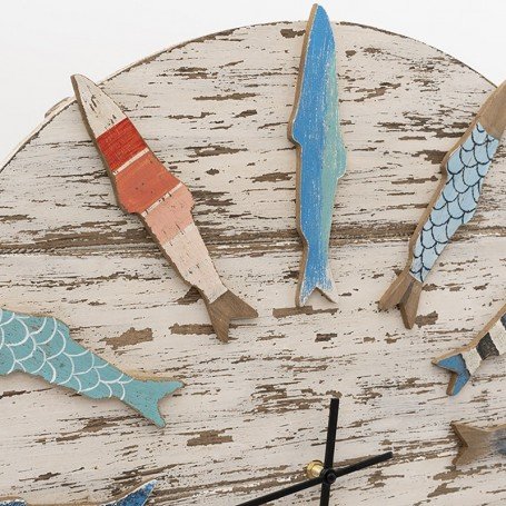Reloj en madera rústica y peces