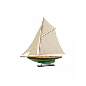 Maqueta de velero de competencia