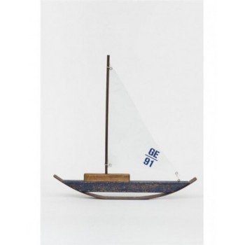 Velero marino de madera y metal